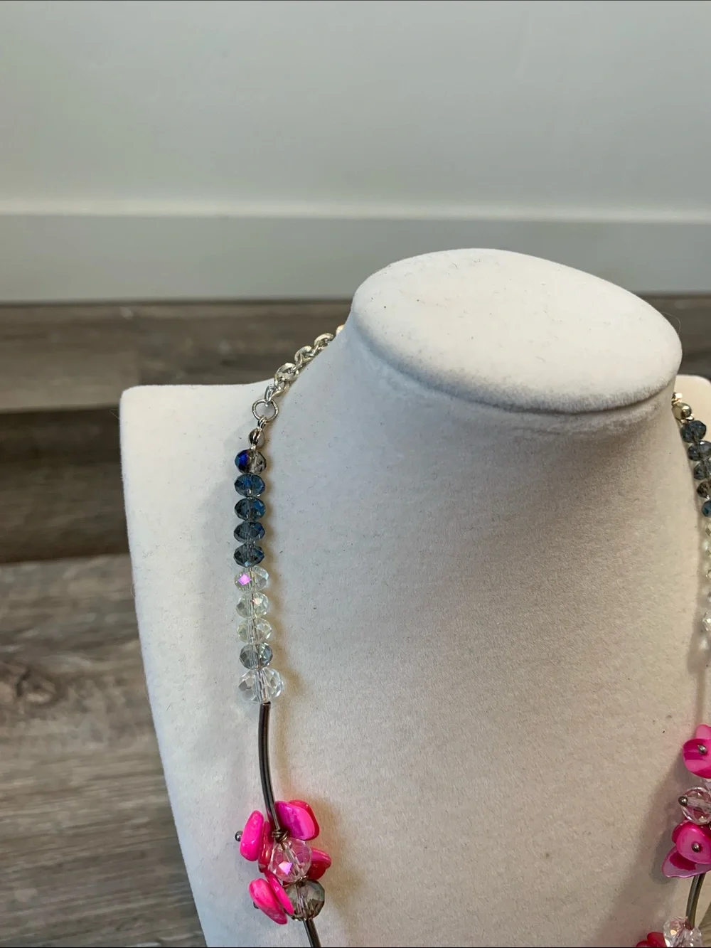 N/A long necklace